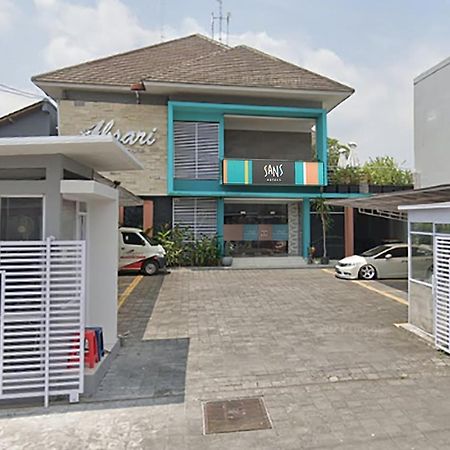 Sans Hotel Absari Yogyakarta Jarakan المظهر الخارجي الصورة