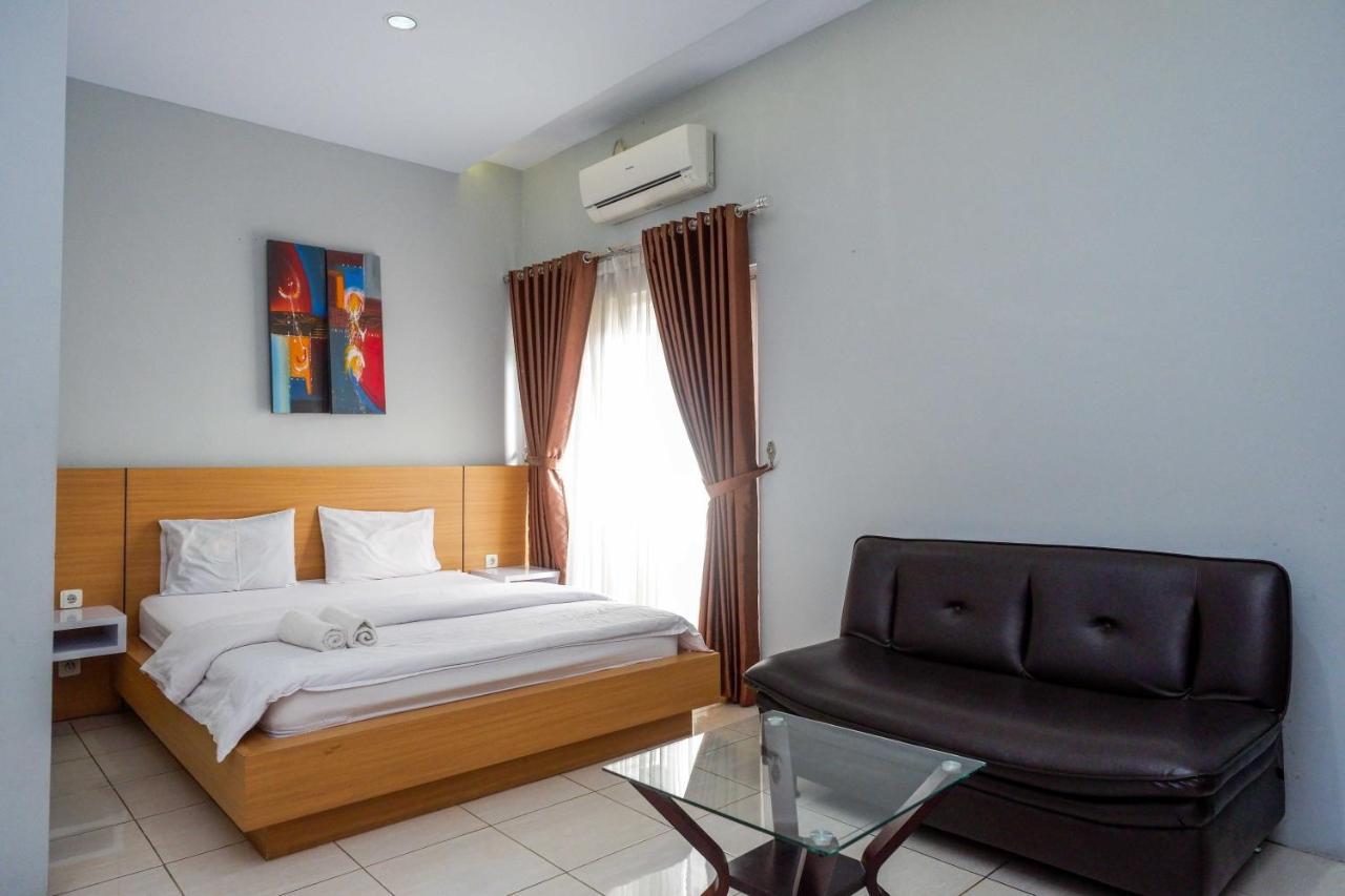 Sans Hotel Absari Yogyakarta Jarakan المظهر الخارجي الصورة